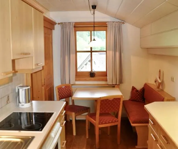 卡斯佩尔保尔公寓 *